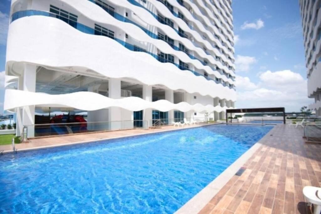 The Wave - Kota Laksamana -- Pool View -- 6 Pax Apartment Malacca Екстериор снимка